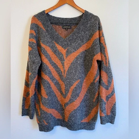 Sweater - Picture 1 of 5